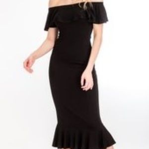 Black off the shoulder mermaid silhouette dress